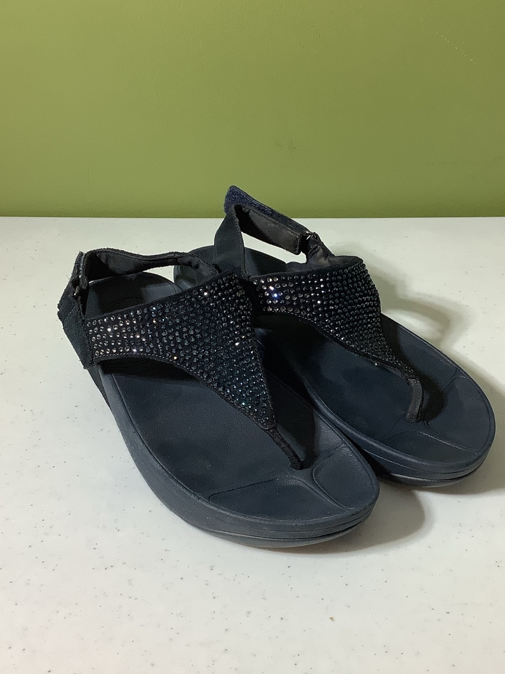 FitFlop navy sparkly T-Strap thong sandals, size 7